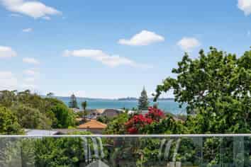 20B Oakwood Grove, Eastern Beach