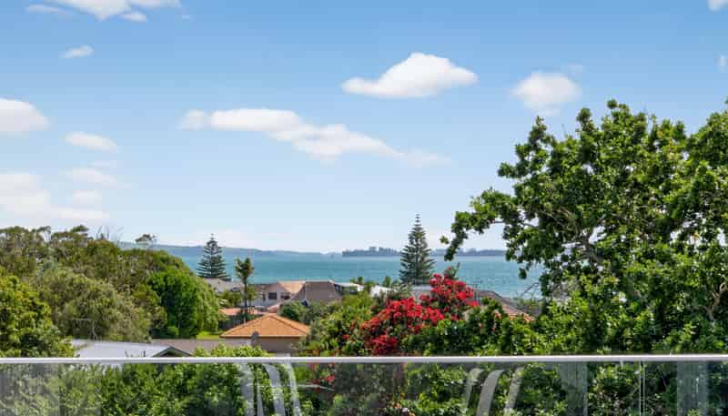 20B Oakwood Grove, Eastern Beach