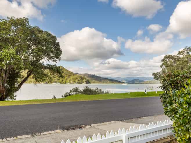 27 Robinson Road, Whitianga