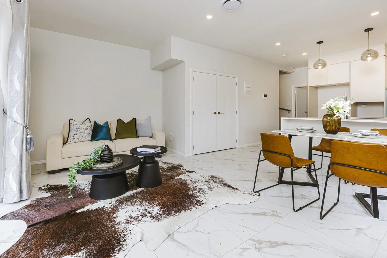 Modern Family Living in Mangere East - Aanzicht 3