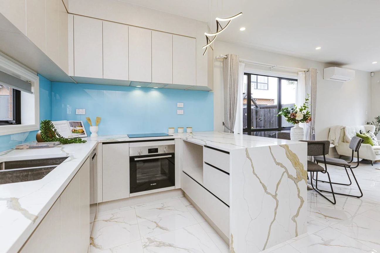 Modern Family Living in Mangere East - Aanzicht 4