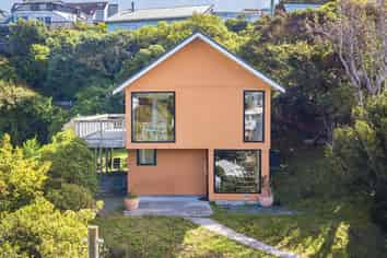 13 Airlie Road, Plimmerton