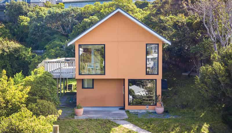 13 Airlie Road, Plimmerton