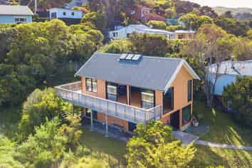 13 Airlie Road, Plimmerton