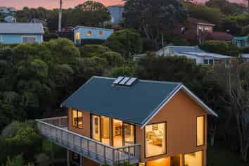 13 Airlie Road, Plimmerton