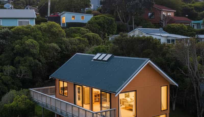 13 Airlie Road, Plimmerton