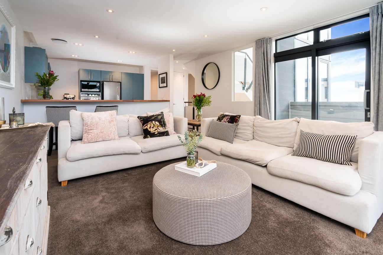 SUN, SPACE & VIEWS TO IMPRESS! | BEO $1,240,000 - Vista 5
