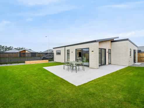 11-17 Greig Crescent - Lifestyle Villas, Amberley