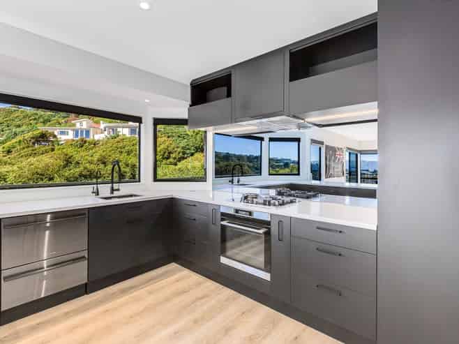 8 Glengavel Grove, Papakowhai