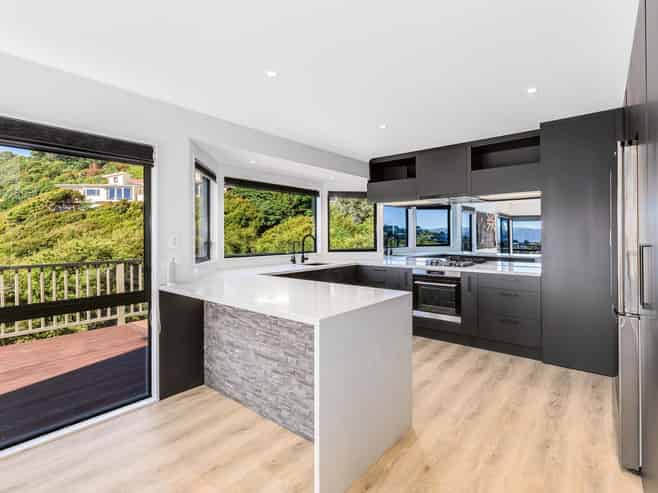 8 Glengavel Grove, Papakowhai