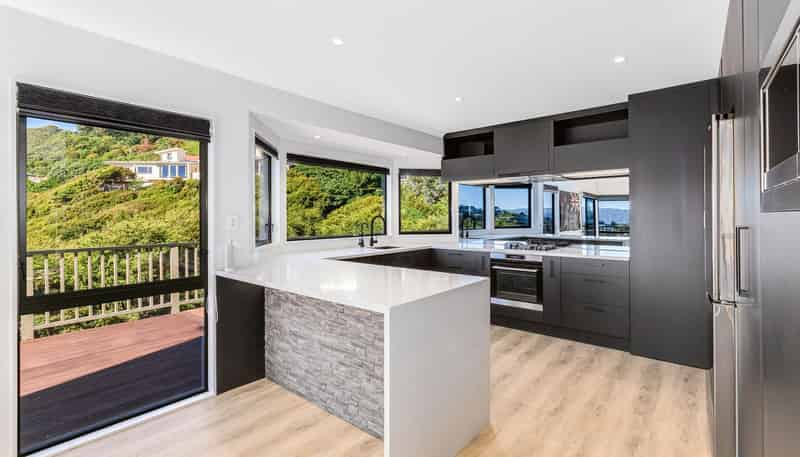 8 Glengavel Grove, Papakowhai