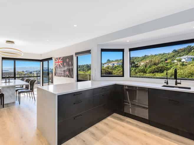 8 Glengavel Grove, Papakowhai