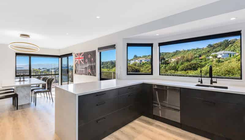 8 Glengavel Grove, Papakowhai