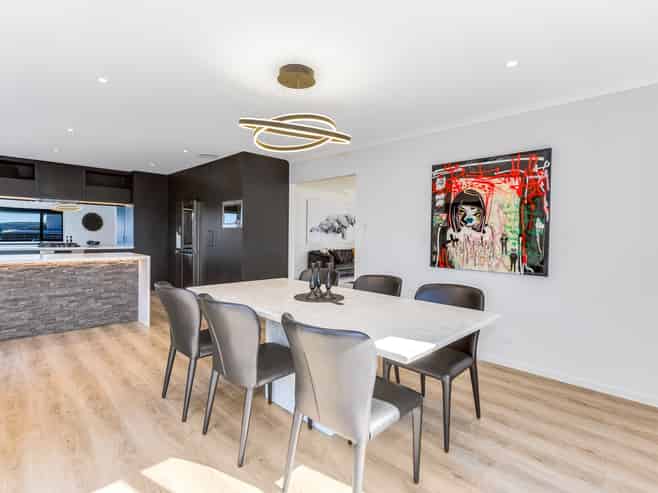 8 Glengavel Grove, Papakowhai
