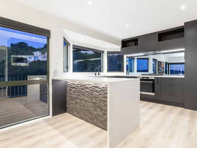 8 Glengavel Grove, Papakowhai