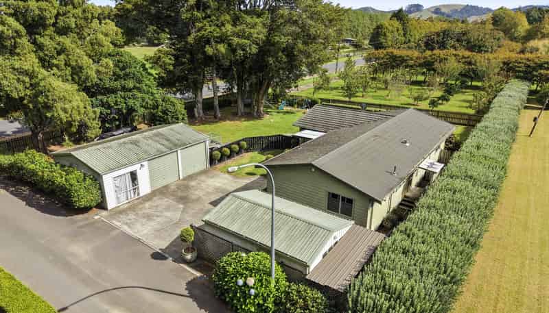 50 Parish Line Road, Clevedon