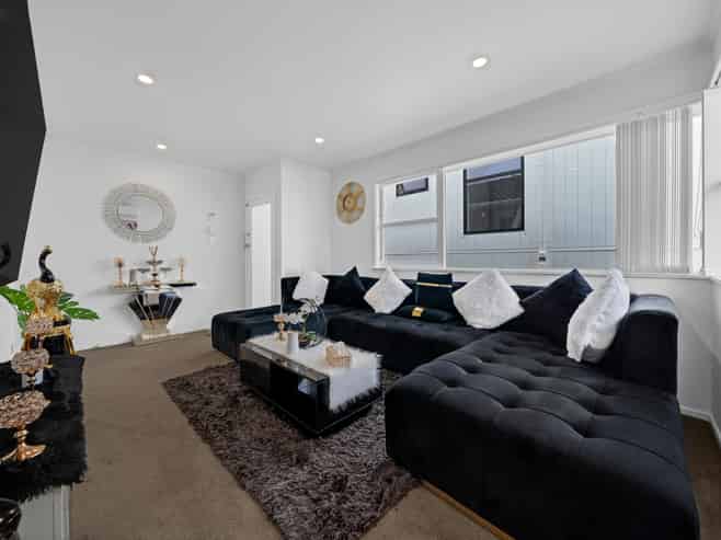 25B Flat Bush Road, Otara