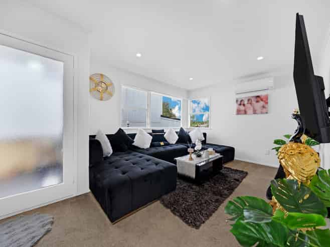 25B Flat Bush Road, Otara