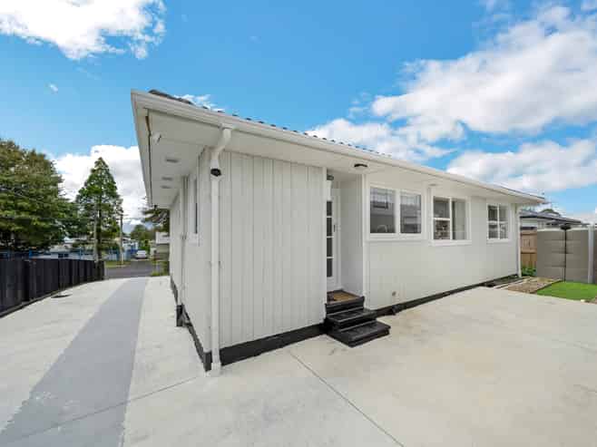 25B Flat Bush Road, Otara