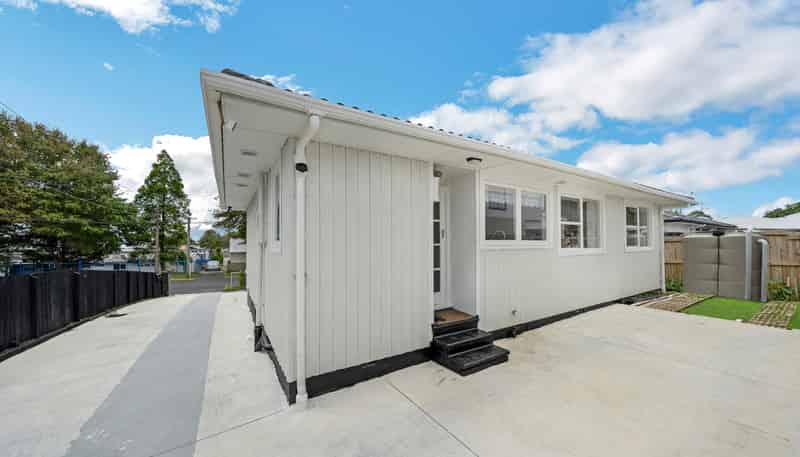 25B Flat Bush Road, Otara