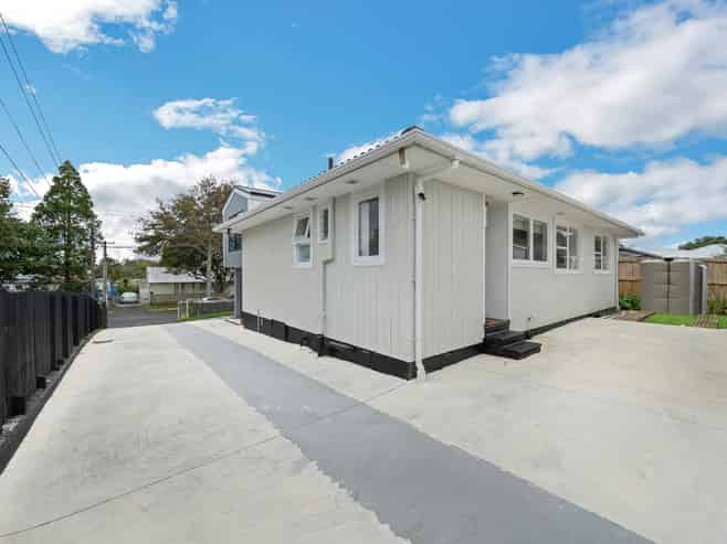 25B Flat Bush Road, Otara