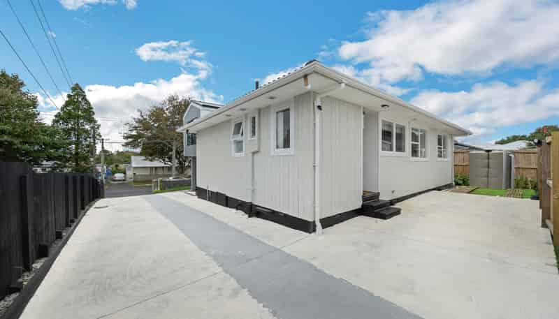 25B Flat Bush Road, Otara
