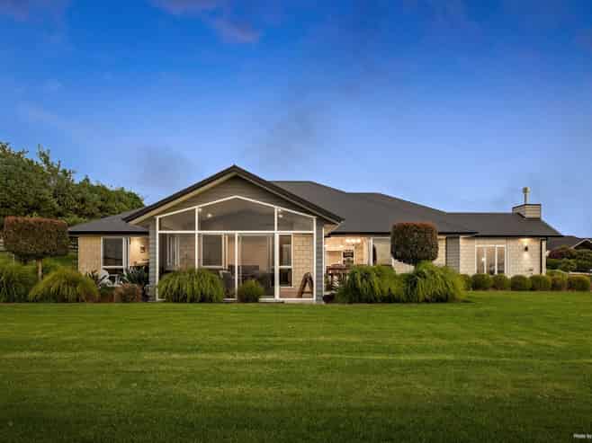 18 Lawrence Carter Drive, Bombay