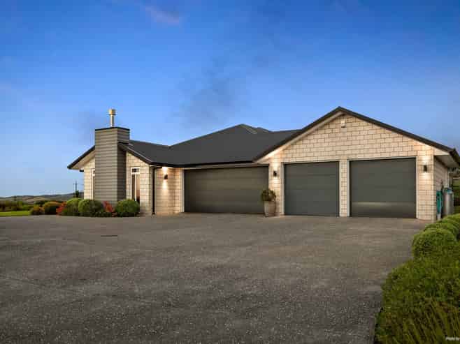 18 Lawrence Carter Drive, Bombay