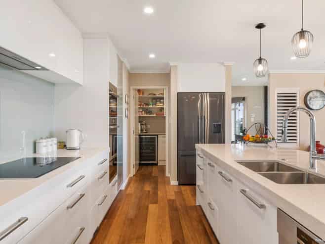 18 Lawrence Carter Drive, Bombay