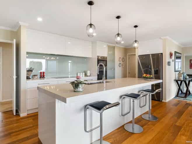 18 Lawrence Carter Drive, Bombay