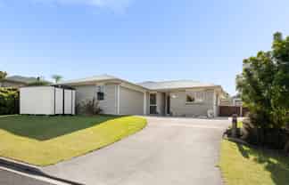 35 Fairfax Crescent, Pyes Pa