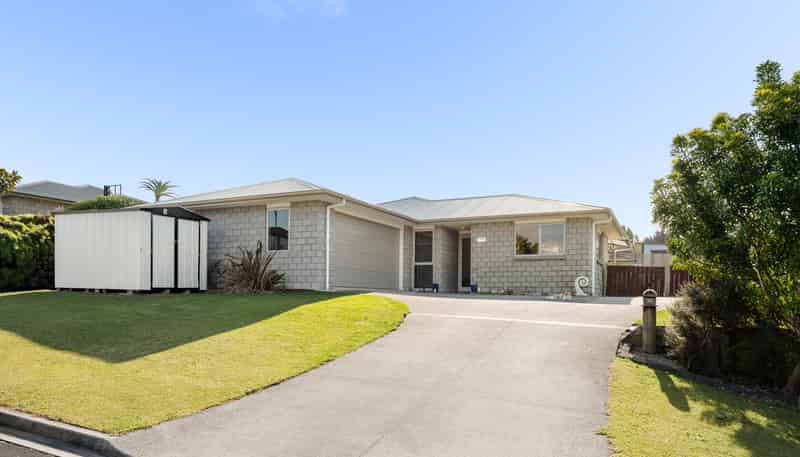 35 Fairfax Crescent, Pyes Pa