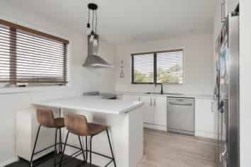 35 Fairfax Crescent, Pyes Pa