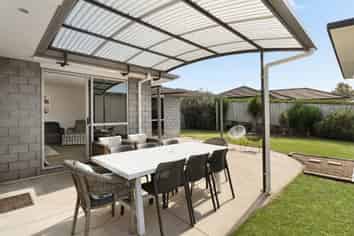 35 Fairfax Crescent, Pyes Pa