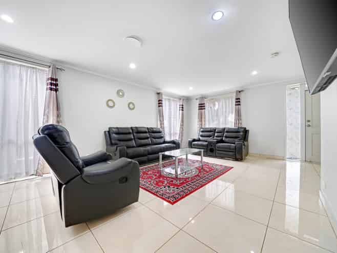 2 Ritchie Crescent, Takanini