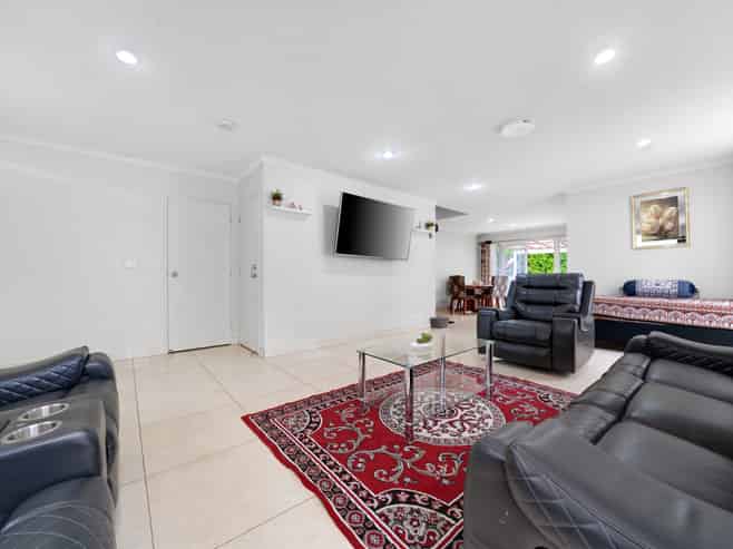 2 Ritchie Crescent, Takanini