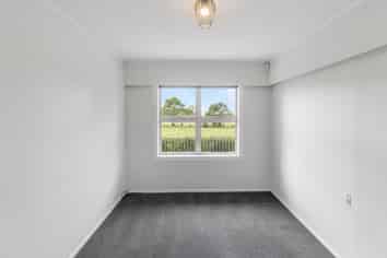 889 New North Road, Clevedon