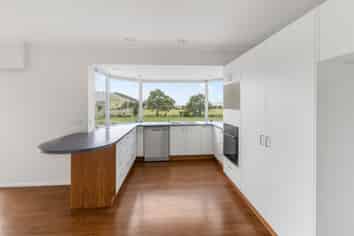 889 New North Road, Clevedon