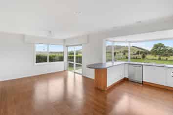 889 New North Road, Clevedon