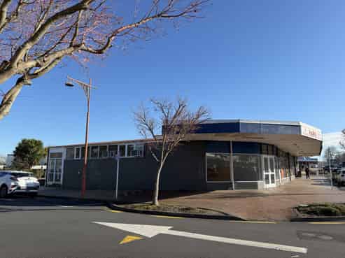 High Profile Corner Retail/Office for Lease