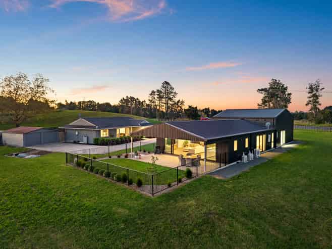 391 Whitford Park Road, Whitford