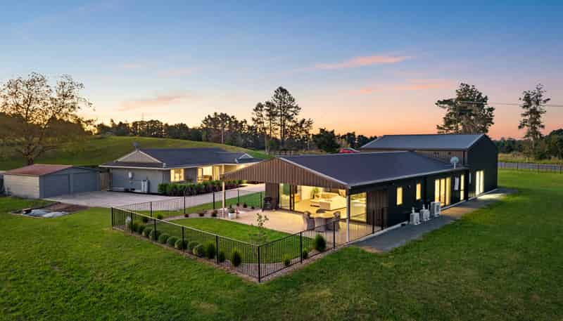 391 Whitford Park Road, Whitford