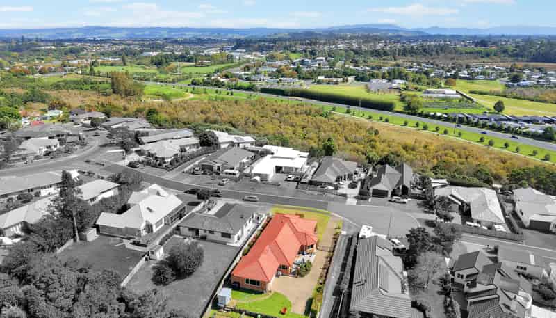 18 Diamond Head, Hairini