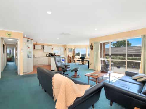 18 Diamond Head, Hairini