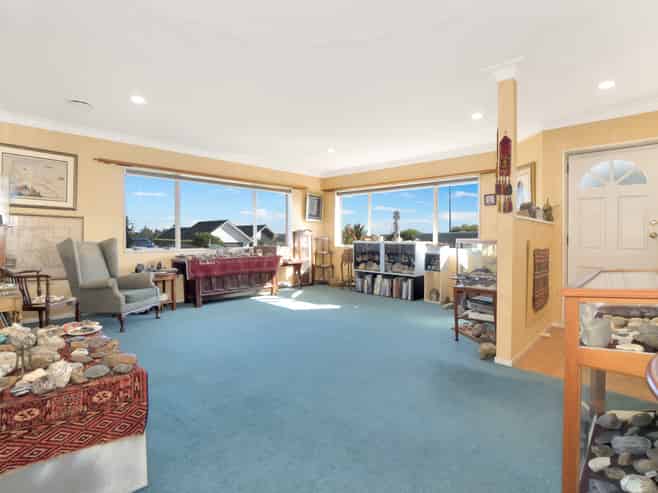 18 Diamond Head, Hairini