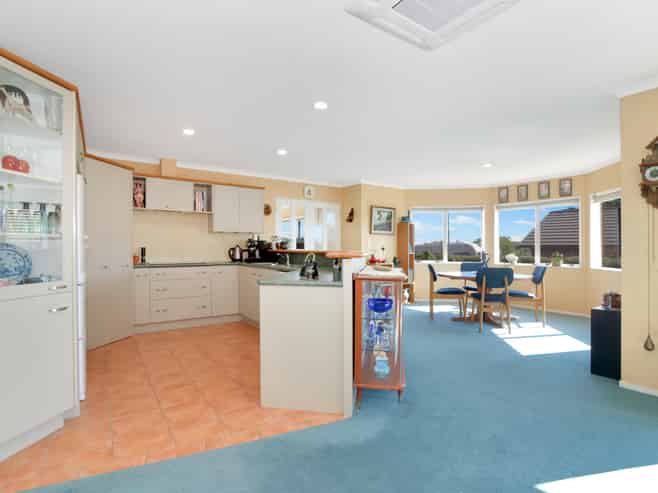 18 Diamond Head, Hairini