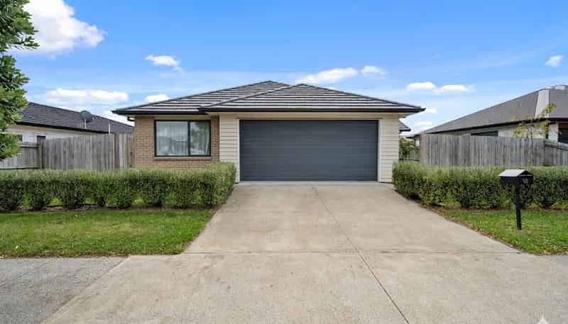 18 Twin Parks Rise, Papakura