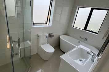 28E Tiraumea Drive, Pakuranga