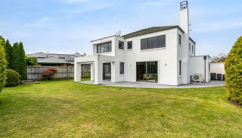 3 Lexington Place, SHIRLEY