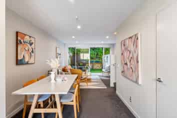 9/8 Thatcher Crescent, Crofton Downs